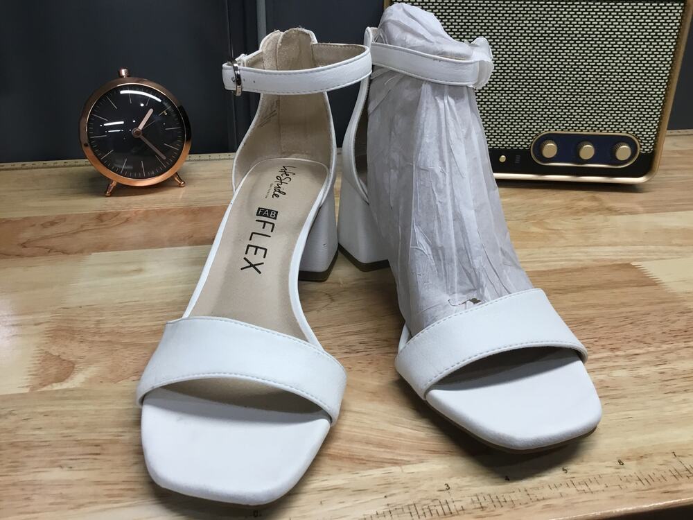 LifeStride Cassidy Women's 8.5 White Ankle Strap Open Toe Block Heel Sandals
